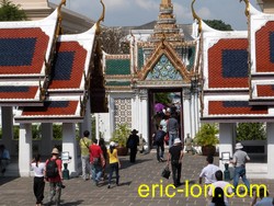 V 18 Bangkok grand palace 3 tourists
